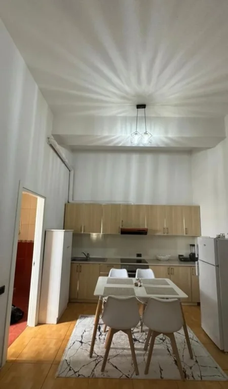 Tirane, jepet me qera apartament 1+1+Ballkon Kati 1, 65 m² 550 € 