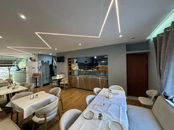 Tirane, shitet bar-resorant Kati 0, 82 m² 27000 €