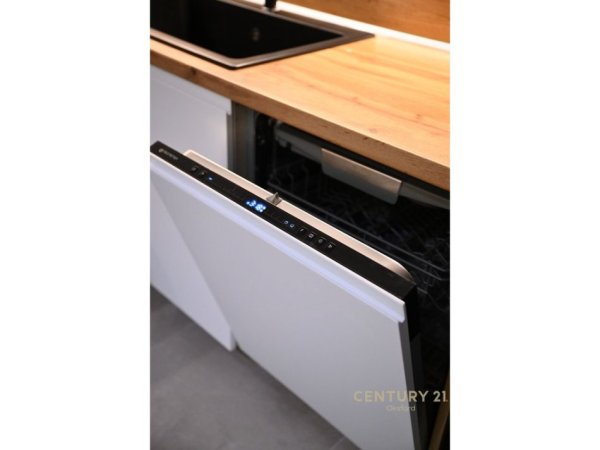 Tirane, shitet apartament 2+1 Kati 7, 97 m² 125.000 € (Bulevardi Nene Tereza)