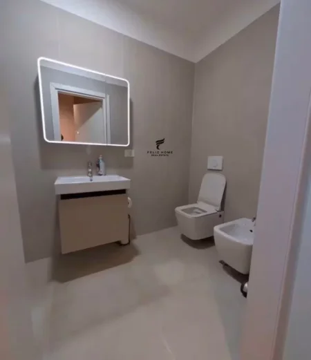 Tirane, jepet me qera apartament 2+1 Kati 4, 80 m² 900 € (STADIUMI DINAMO)