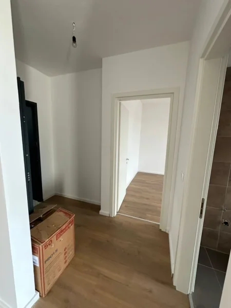 Tirane, jepet me qera zyre Kati 8, 75 m² 500 € (Don Bosko)