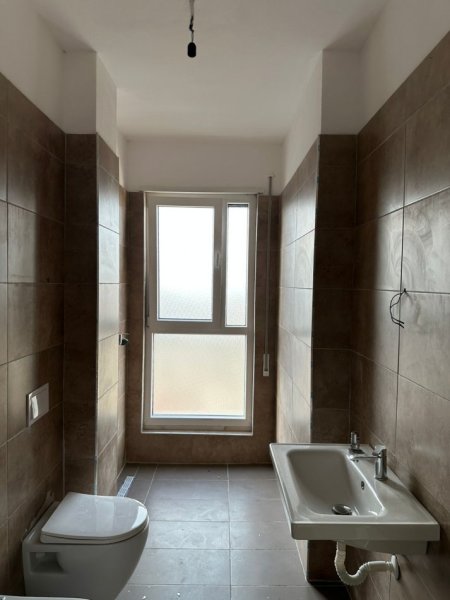 Tirane, jepet me qera zyre Kati 8, 75 m² 500 € (Don Bosko)