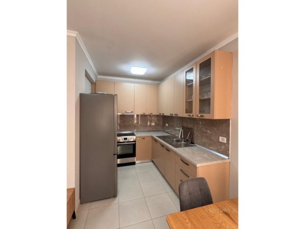 Tirane, jepet me qera apartament 2+1 Kati 5, 83 m² 750 € (Mine Peza)