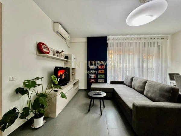 Tirane, jepet me qera apartament 1+1 Kati 2, 60 m² 650 € (Rr. Barrikadave)