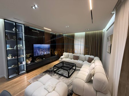 Tirane, shitet apartament 3+1 Kati 1, 117 m² 250.000 € (Kompleksi "Romario")
