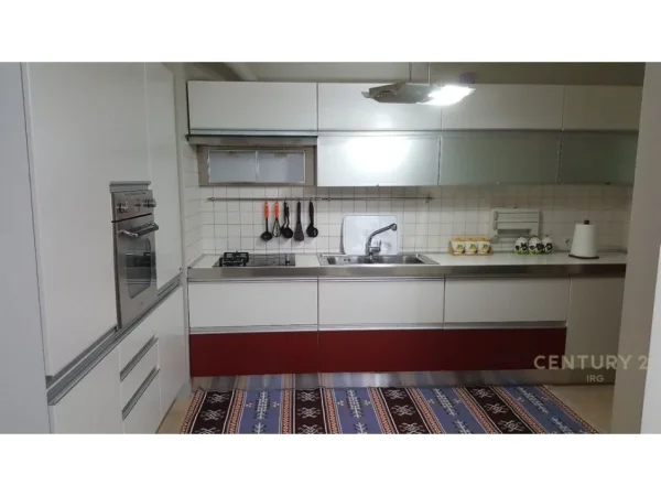 Tirane, jepet me qera apartament 1+1 Kati 3, 84 m² 600 € (Pazari i ri)
