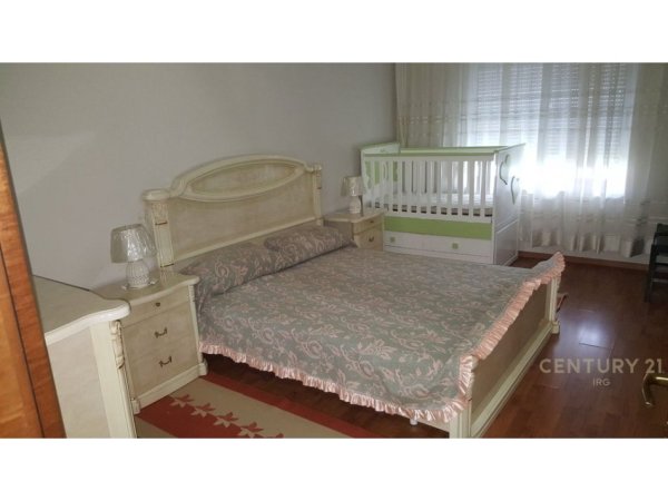 Tirane, jepet me qera apartament 1+1 Kati 3, 84 m² 600 € (Pazari i ri)