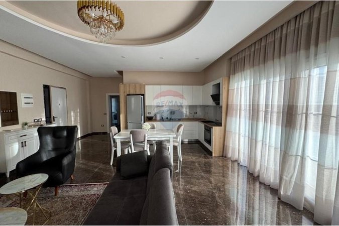 Vlore, jepet me qera apartament+verande | Penthouse , 220 m² 1.000 € (Skele Vlore)
