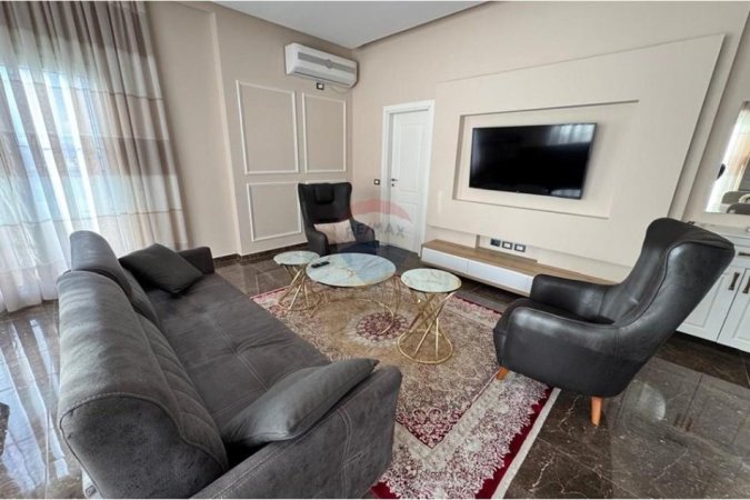 Vlore, jepet me qera apartament+verande | Penthouse , 220 m² 1.000 € (Skele Vlore)