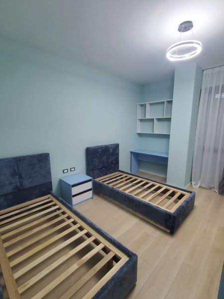 Tirane, jepet me qera apartament 2+1+Ballkon Kati 1, 110 m² 1.200 € (Liqeni i Thatë (pranë Radisson Blu))