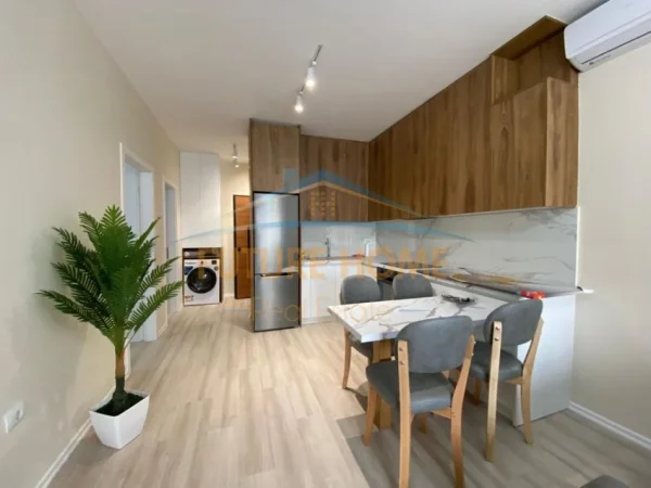 Tirane, jepet me qera apartament 2+1 Kati 4, 77 m² 800 € (zogu i zi)
