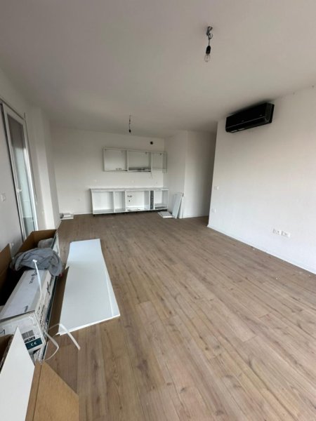 Tirane, jepet me qera zyre Kati 2, 95 m² 600 € (Mine Peza)