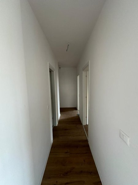 Tirane, jepet me qera zyre Kati 2, 95 m² 600 € (Mine Peza)