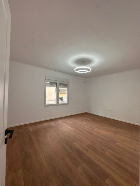 Tirane, shitet apartament 1+1+Aneks+Ballkon Kati 4, 65 m² 118.000 € (Porcelan)