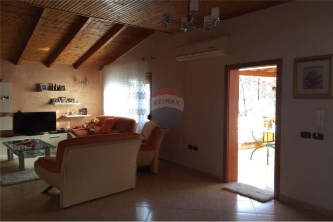 Vlore, jepet me qera shtepi 3+1 Kati 2, 135 m² 700 € (Rruga 4 Heronjte Vlorë)