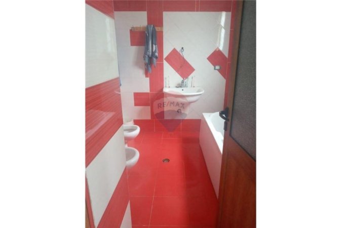 Vlore, jepet me qera shtepi 3+1 Kati 2, 135 m² 700 € (Rruga 4 Heronjte Vlorë)