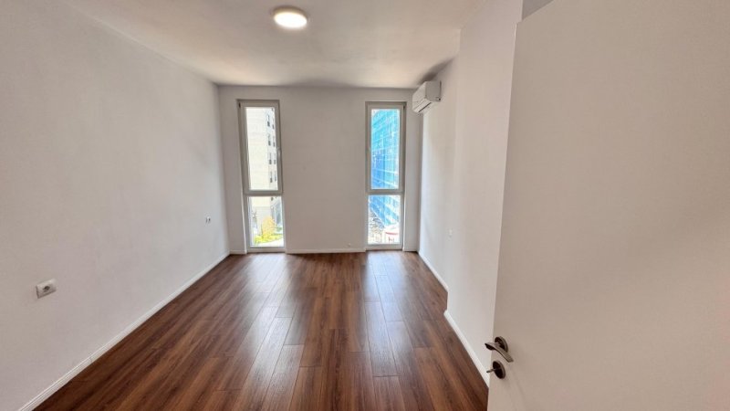 Tirane, jepet me qera zyre Kati 2, 125 m² 800 € (Ish Fusha e Aviacionit)