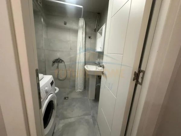 Tirane, jepet me qera apartament 1+1+Ballkon Kati 1, 550 € (qender)