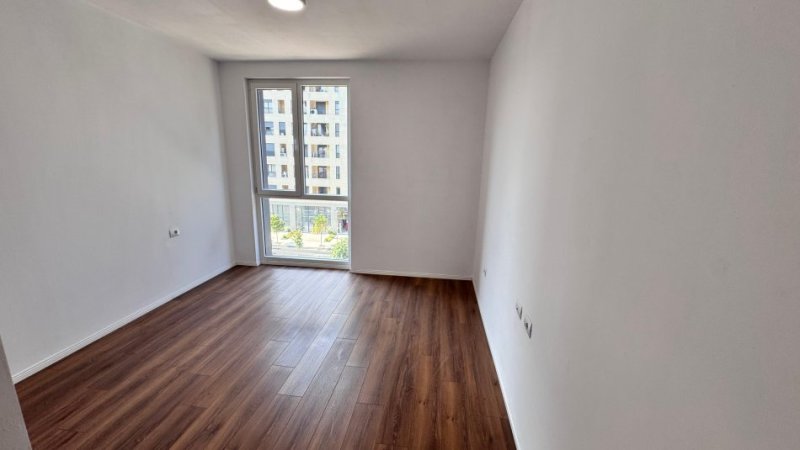 Tirane, jepet me qera zyre Kati 2, 125 m² 800 € (Ish Fusha e Aviacionit)