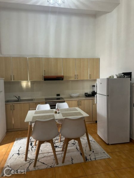 Tirane, jepet me qera apartament 1+1+Ballkon Kati 2, 70 m² 500 € (RRUGA E DIBRES)