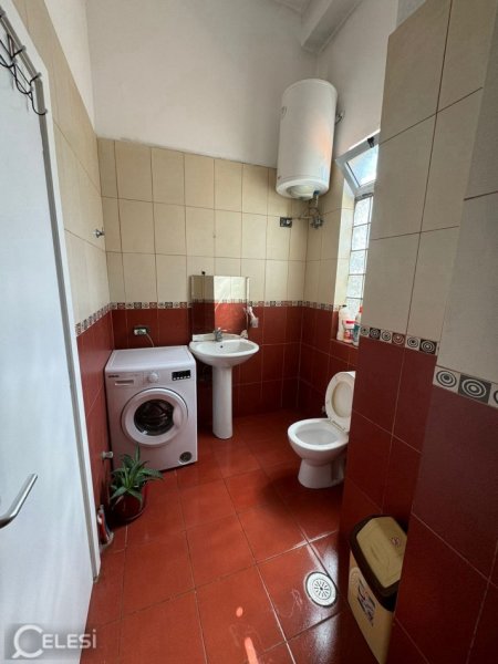 Tirane, jepet me qera apartament 1+1+Ballkon Kati 2, 70 m² 500 € (RRUGA E DIBRES)