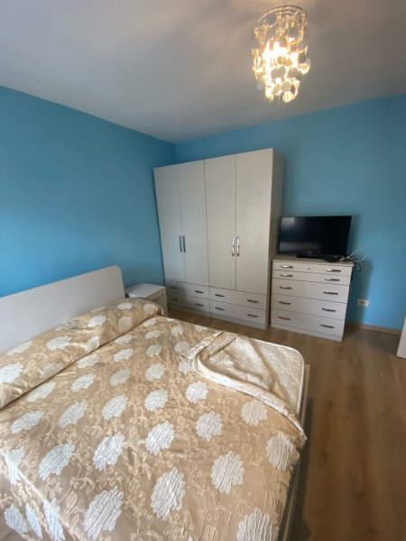 Tirane, jepet me qera apartament 1+1 Kati 5, 450 € (rruga e kavajes , 21 dhjetori)