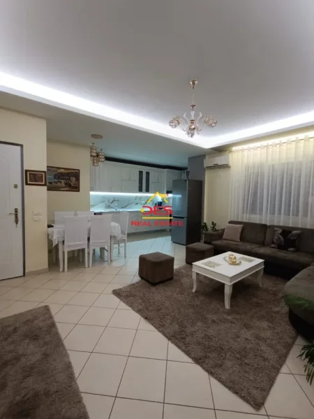 Vlore, shitet apartament 2+1+Ballkon Kati 4, 94 m² 160.000 € (Rruga Sadik Zotaj)