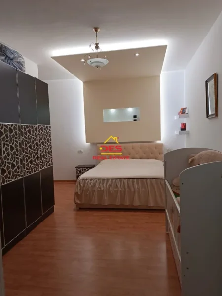 Vlore, shitet apartament 2+1+Ballkon Kati 4, 94 m² 160.000 € (Rruga Sadik Zotaj)