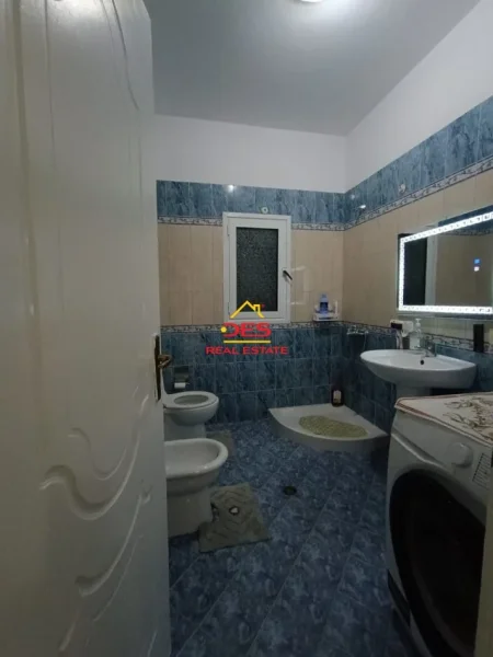 Vlore, shitet apartament 2+1+Ballkon Kati 4, 94 m² 160.000 € (Rruga Sadik Zotaj)