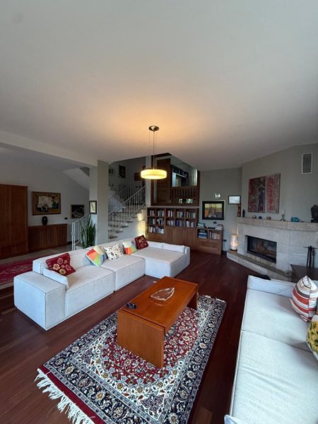 Tirane, jepet me qera Vile , 3.000 € (farke , liqeni i farkes)