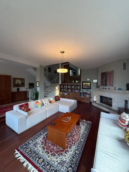 Tirane, jepet me qera Vile , 3.000 € (farke , liqeni i farkes)
