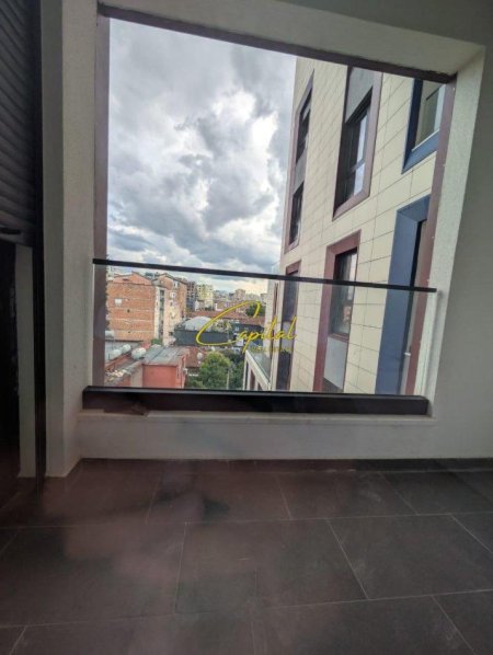 Tirane, jepet me qera apartament 2+1 Kati 4, 80 m² 900 € (ISH BLLOKU)