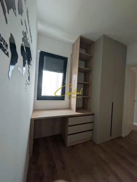 Tirane, jepet me qera apartament 2+1 Kati 4, 80 m² 900 € (ISH BLLOKU)