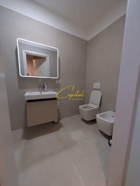 Tirane, jepet me qera apartament 2+1 Kati 4, 80 m² 900 € (ISH BLLOKU)