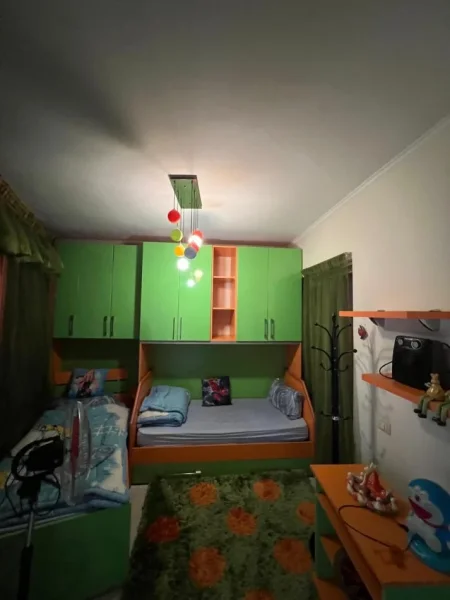 Tirane, jepet me qera apartament 2+1+Ballkon Kati 4, 97 m² 700 €