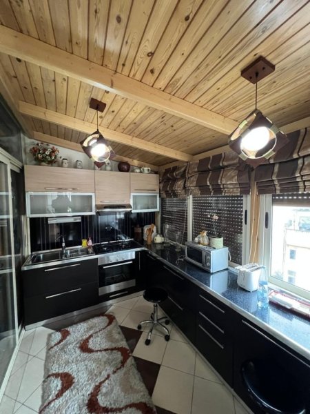 Tirane, jepet me qera apartament 2+1+Ballkon Kati 4, 97 m² 700 €