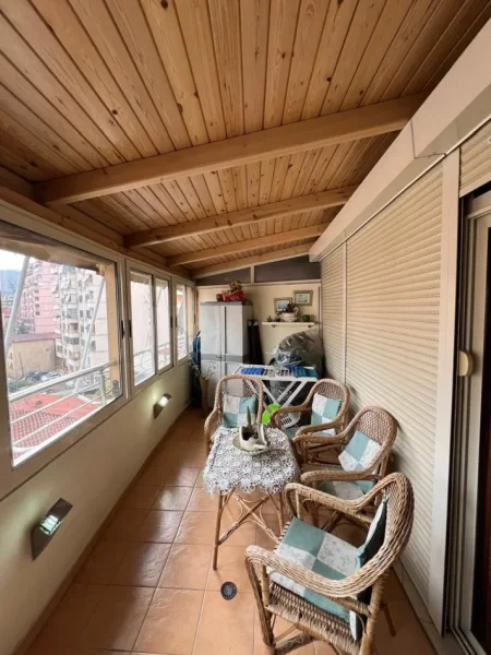 Tirane, jepet me qera apartament 2+1+Ballkon Kati 4, 97 m² 700 €