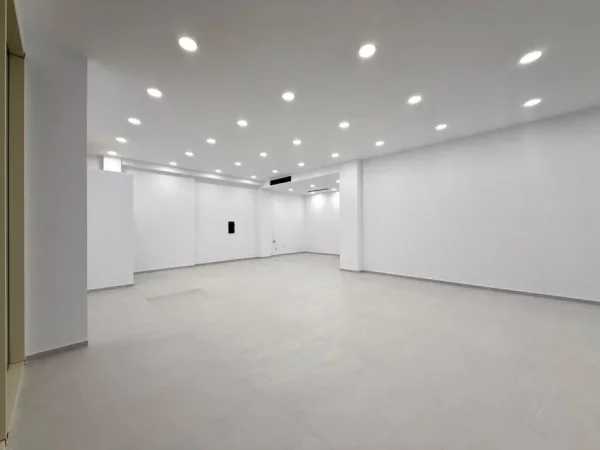 Tirane, jepet me qera ambjent biznesi Kati 0, 167 m² 4.200 € (DELIJORGJI)