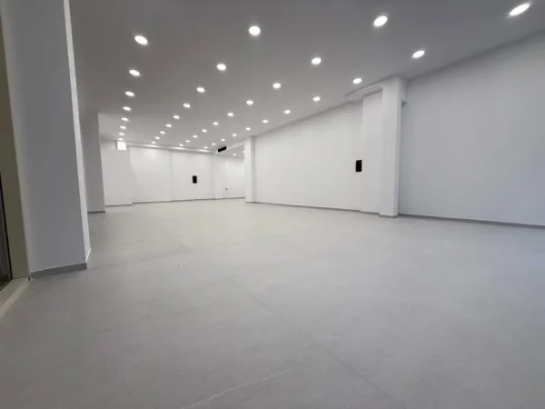 Tirane, jepet me qera ambjent biznesi Kati 0, 167 m² 4.200 € (DELIJORGJI)