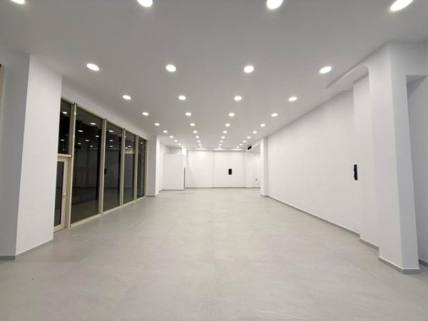 Tirane, jepet me qera ambjent biznesi Kati 0, 167 m² 4.200 € (DELIJORGJI)