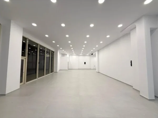 Tirane, jepet me qera ambjent biznesi Kati 0, 167 m² 4.200 € (DELIJORGJI)