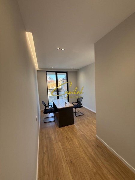 Tirane, jepet me qera zyre Kati 3, 70 m² 700 € (MINE PEZA)