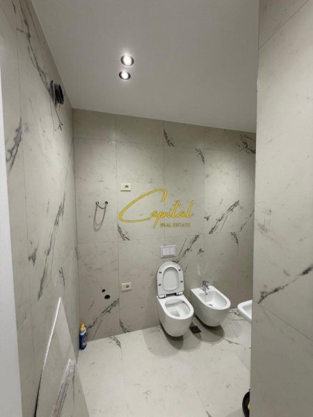 Tirane, jepet me qera zyre Kati 3, 70 m² 700 € (MINE PEZA)