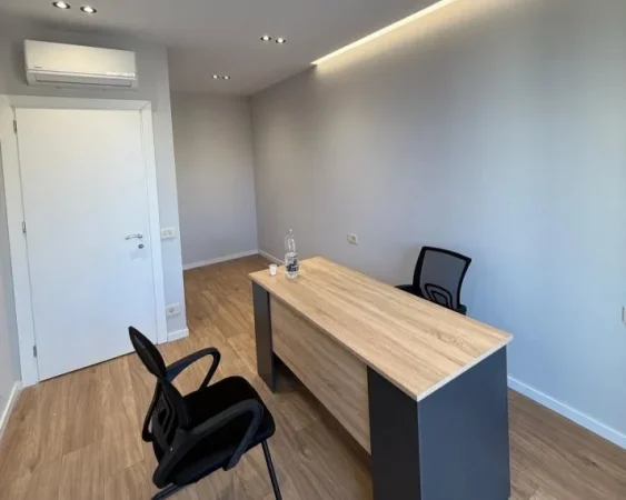 Tirane, jepet me qera zyre Kati 3, 70 m² 700 € (rruga mine peza)