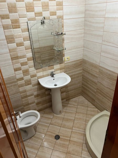 Tirane, jepet me qera apartament 3+1+Ballkon Kati 3, 95 m² 430 € (Astir)
