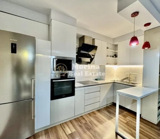 Tirane, jepet me qera apartament 1+1 Kati 10, 70 m² 700 € (Komuna e Parisit)