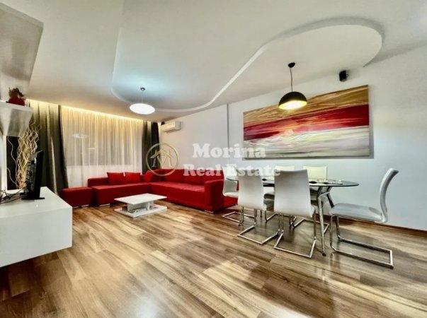 Tirane, jepet me qera apartament 1+1 Kati 10, 70 m² 700 € (Komuna e Parisit)