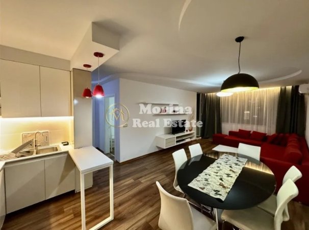 Tirane, jepet me qera apartament 1+1 Kati 10, 70 m² 700 € (Komuna e Parisit)