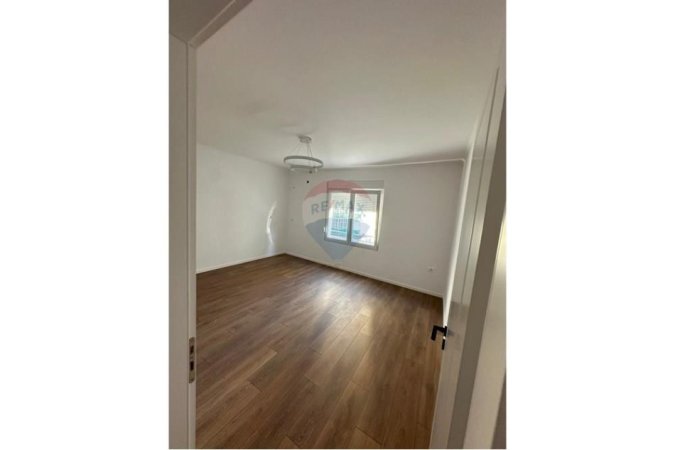 Tirane, shitet apartament 1+1+Ballkon Kati 4, 54 m² 95.000 € (Rruga Kongresi Manastirit)