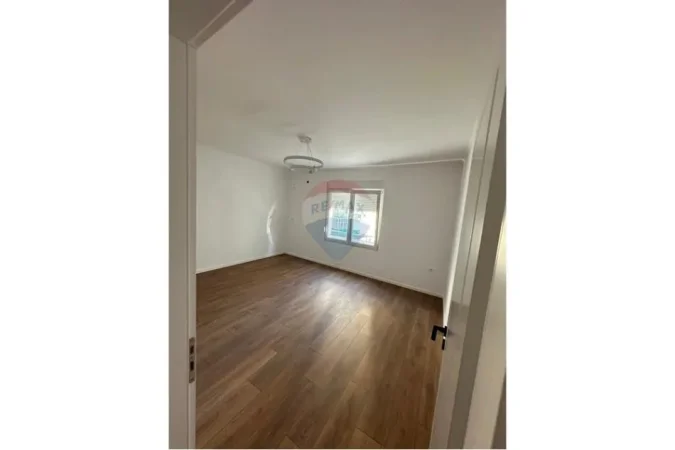 Tirane, shitet apartament 1+1+Ballkon Kati 4, 54 m² 95.000 € (Rruga Kongresi Manastirit)